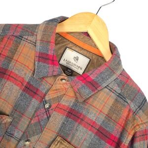 Legendary Whitetails Mens Flannel Button Up Shirt Small Plaid Suede‎ Elbow Patch
